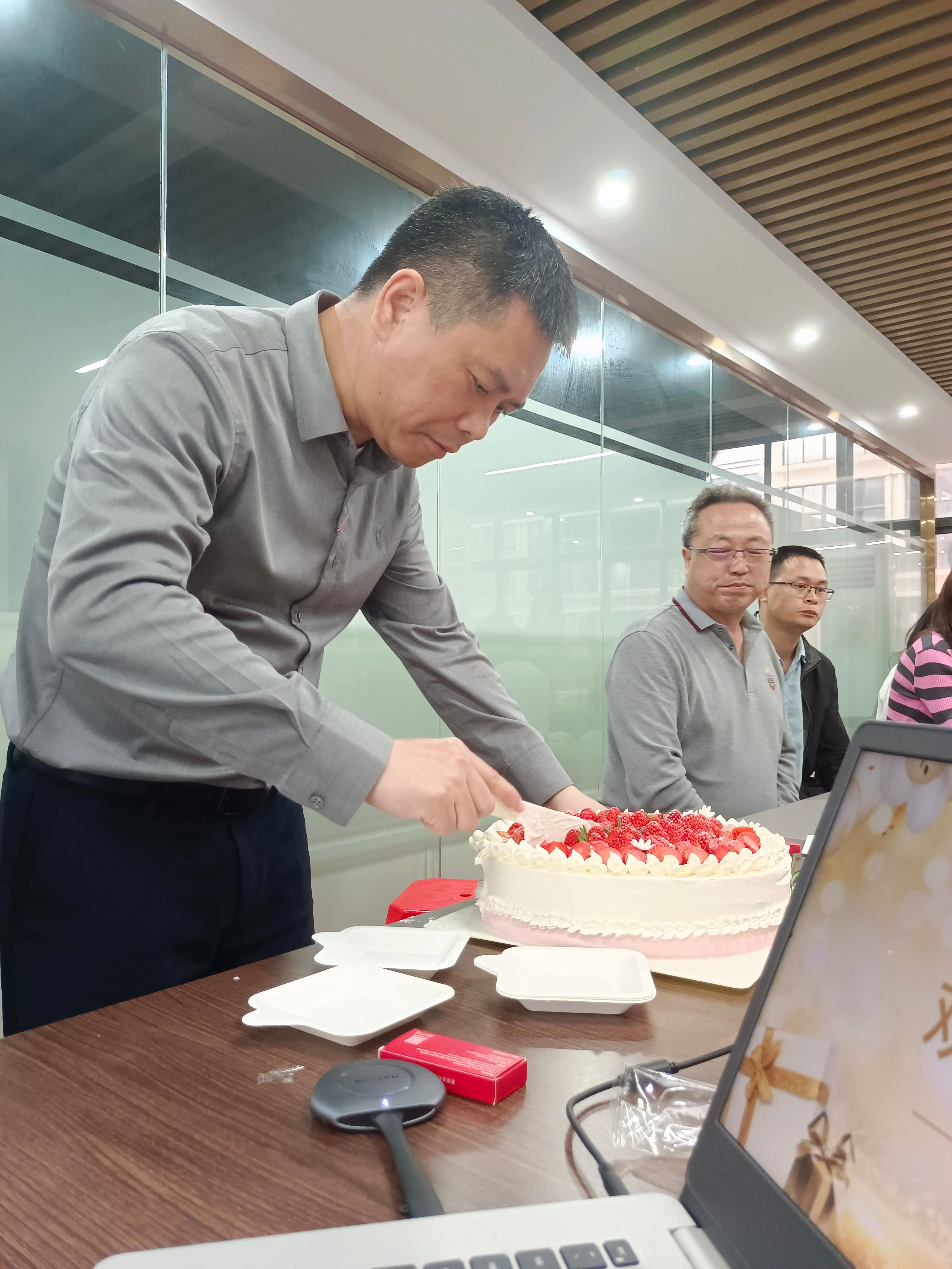 和记娱乐官网新材第一季生日会 和记娱乐官网新材第一季生日会